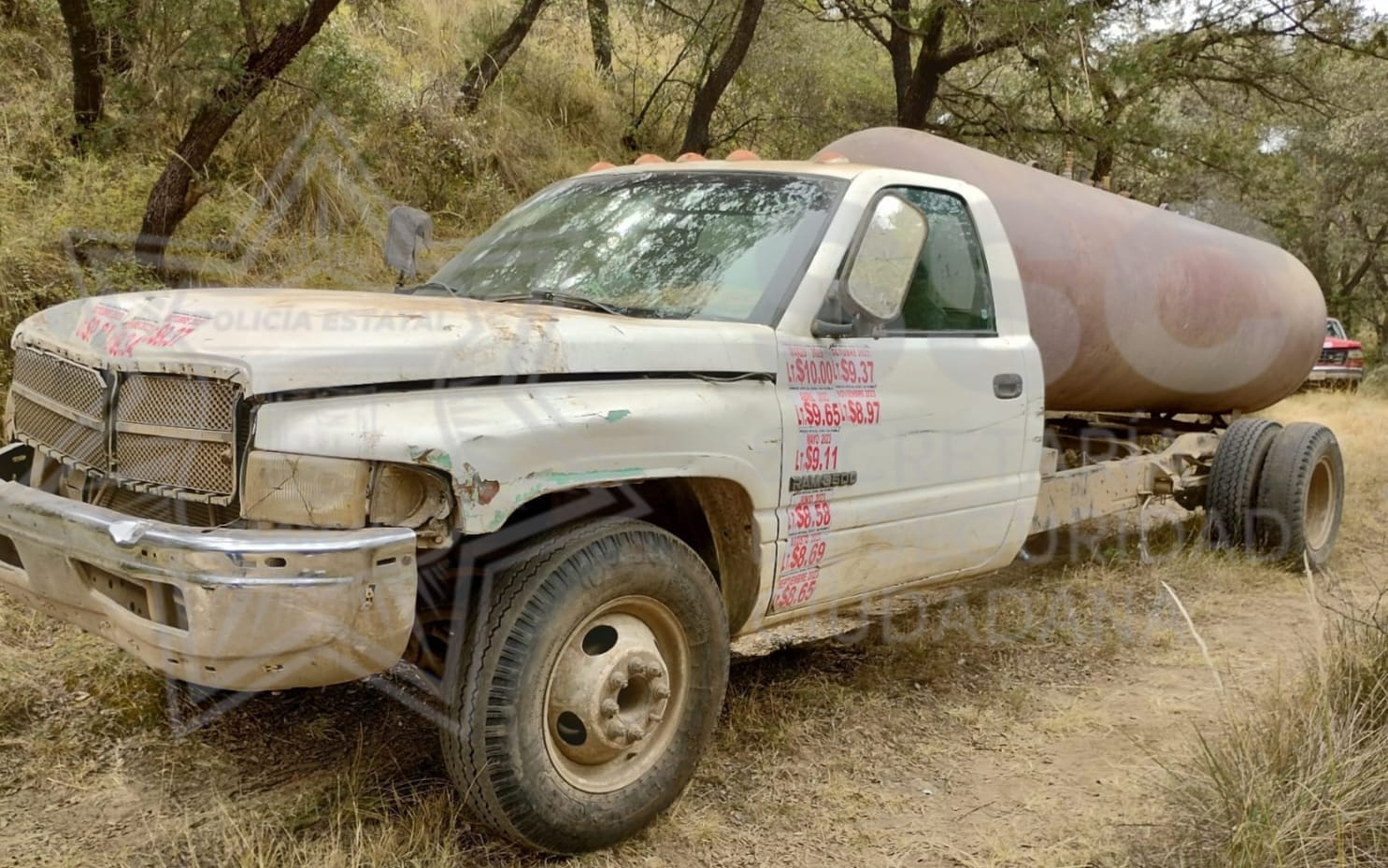 En Atotonilco, asegura SSC dos pipas y otros cuatro vehículos